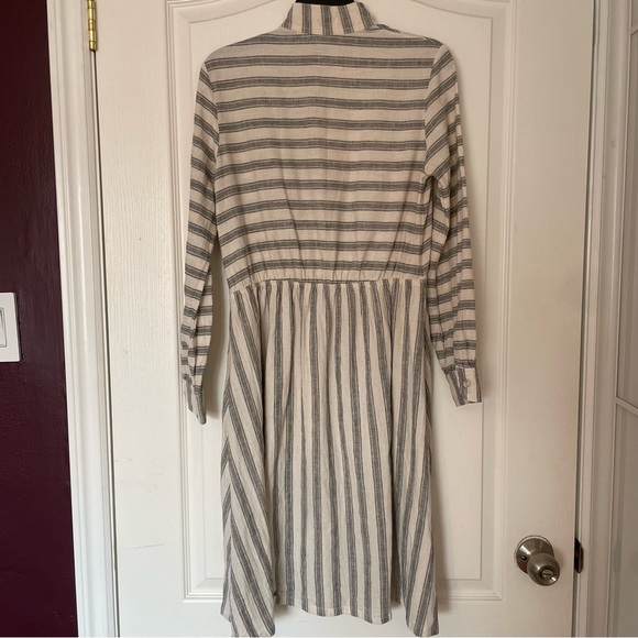 Linen high neck dress. Built By Wendy 2010 - Picture 4 of 12